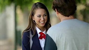 La Estudiante Universitaria Estadounidense Riley Reid Y Casey Calvert Seducen Al Profesor Francés Manuel Ferrara