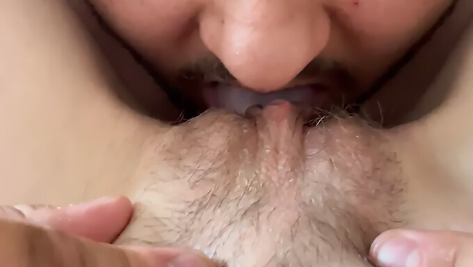 Amateur Británico Disfruta Comiendo A Su Novia Flaca