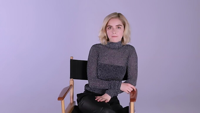 Kiernan Shipka Ile Sevimli Ve Seksi Mastürbasyon Yapmak