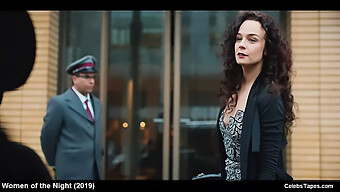 Daphne Wellens Și Karina Smulders Într-Un Film Pentru Adulți Softcore, Arătându-Și Trupurile Zvelte, Părul Brunet Și Jocul Senzual Al Sânilor.