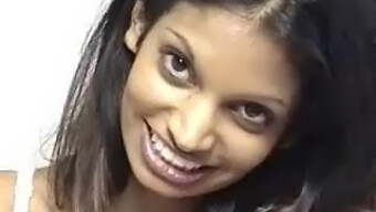 Indian Mandy Subisce Un'Umiliazione Facciale In Una Brutale Scopata In Faccia