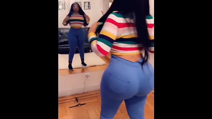 Ethnic Beauties Twerking In High-Definition Video