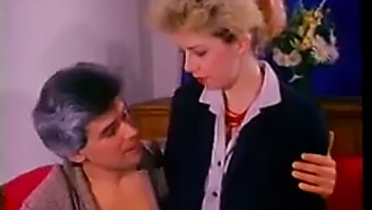 Vintage Video Harryho Netere V Spodnej Bielizni Dáva Strýkovi Chlpaté Prekvapenie