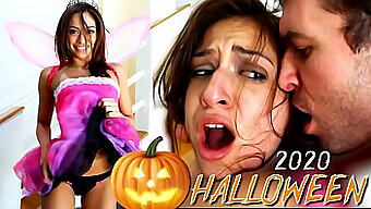 Sara Luvv Blir Ansiktsknullad Av James Deen I Halloween Bdsm-Video