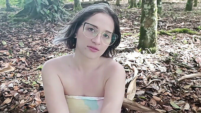 Garota Colombiana Troca Sexo Oral Por Uma Carona Para Casa Na Floresta