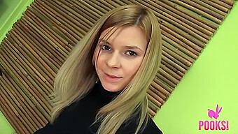 Pooksi.Com Präsentiert Die Russische Teenagerin Elizabeth J, Unbekleidet Und Sinnlich Posierend.