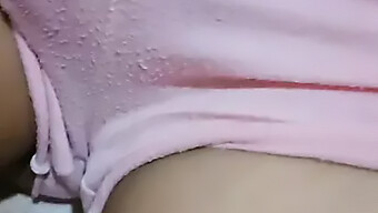 Vokal Sensual Jana Dan Pandangan Upskirt Payudara Besar